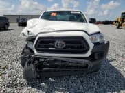 ✅ 2022 Toyota Tacoma SR • VIN: 3TYRX5GN6NT061010 • Lot: 59031405. Wystawiony na Copart z przebiegiem 55 704 mil. Bezpłatny archiwum sprzedaży aukcyjnych z USA i szczegółowy raport historii pojazdu na DreamBid. Zdjęcie 5.