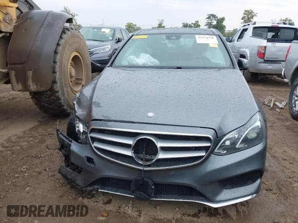 ✅ 2016 Mercedes-Benz E 400 • VIN: WDDHF6HBXGB251591 • Lot: 43274726. Listed on IAAI with 105,459 mi. Free auction sales archive from the USA and detailed vehicle history report at DreamBid. Image 13.