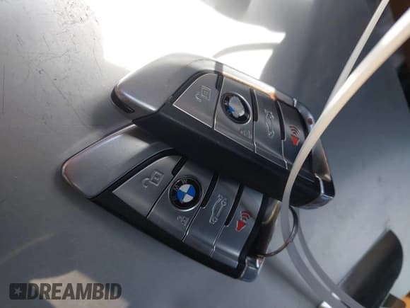 ✅ 2020 BMW 5 Series M550i xDrive • VIN: WBAJS7C0XLCD42738 • Lot: 42326945. Wystawiony na IAAI z przebiegiem 50 046 mil. Bezpłatny archiwum sprzedaży aukcyjnych z USA i szczegółowy raport historii pojazdu na DreamBid. Zdjęcie 11.