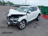 ✅ 2019 Volvo XC40 Momentum • VIN: YV4AC2HK7K2107905 • Lot: 40556146. Wystawiony na IAAI z przebiegiem Nie podano. Bezpłatny archiwum sprzedaży aukcyjnych z USA i szczegółowy raport historii pojazdu na DreamBid. Zdjęcie 16.