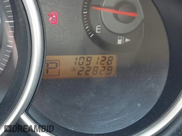 ✅ 2009 Nissan Versa S • VIN: 3N1BC13E49L411126 • Lot: 42749563. Wystawiony na IAAI z przebiegiem 109 128 mil. Bezpłatny archiwum sprzedaży aukcyjnych z USA i szczegółowy raport historii pojazdu na DreamBid. Zdjęcie 7.