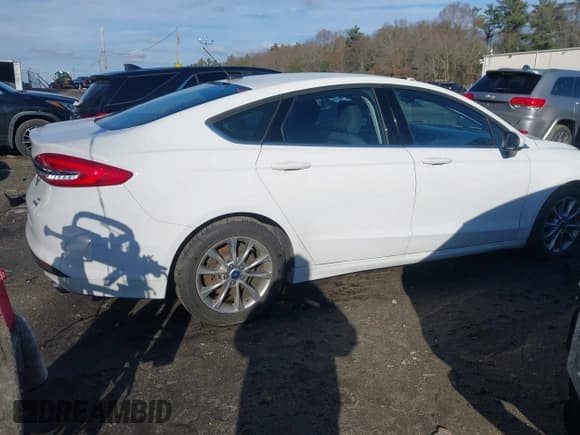 ✅ 2017 Ford Fusion SE • VIN: 3FA6P0HD4HR183563 • Лот: 43845770. Опубликован ранее на IAAI с пробегом 132 625 миль. Бесплатный доступ к архиву аукционных продаж из США и подробный отчёт об истории автомобиля на DreamBid. Изображение 13.