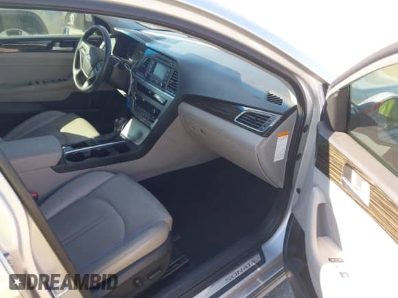 2016 Hyundai Sonata Limited z VIN KMHE34L1XGA028610, wystawiony jako IAAI lot #43464977 z przebiegiem 118 891 mil mil oraz . Historia ofert i sprzedaży dostępna na DreamBid. Obrazek 5.