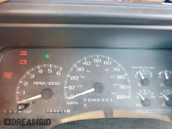 1998 Chevrolet Silverado 1500 z VIN 1GCEC14W5WZ275210, wystawiony jako Copart lot #84660155 z przebiegiem 137 219 mil mil oraz Nie do naprawy • Non repairable. Historia ofert i sprzedaży dostępna na DreamBid. Obrazek 9.