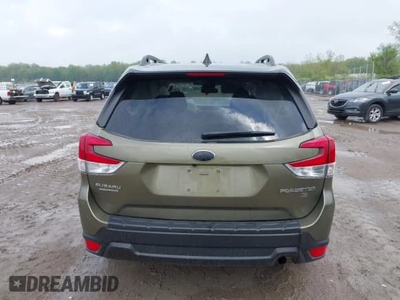 ✅ 2024 Subaru Forester Premium • VIN: JF2SKADC2RH503185 • Lot: 42178360. Listed on IAAI with 23,250 mi. Free auction sales archive from the USA and detailed vehicle history report at DreamBid. Image 16.