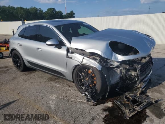 ✅ 2017 Porsche Macan S • VIN: WP1AB2A59HLB16309 • Лот: 57421445. Опубликован ранее на Copart с пробегом 107 249 миль. Бесплатный доступ к архиву аукционных продаж из США и подробный отчёт об истории автомобиля на DreamBid. Изображение 4.