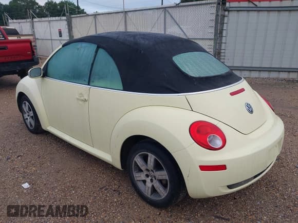 ✅ 2006 Volkswagen Beetle • VIN: 3VWRF31Y76M318728 • Lot: 42218337. Listed on IAAI with 93,109 mi. Free auction sales archive from the USA and detailed vehicle history report at DreamBid. Image 3.