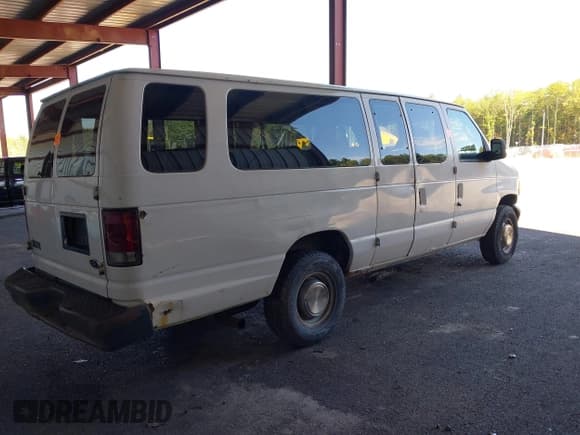✅ 2003 Ford Econoline Passenger XL • VIN: 1FBSS31L83HB35797 • Lot: 43079018. Listed on IAAI with Not provided. Free auction sales archive from the USA and detailed vehicle history report at DreamBid. Image 4.