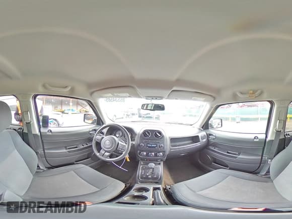 ✅ 2016 Jeep Patriot Sport • VIN: 1C4NJRBB5GD627933 • Lot: 86534585. Wystawiony na Copart z przebiegiem 95 701 mil. Bezpłatny archiwum sprzedaży aukcyjnych z USA i szczegółowy raport historii pojazdu na DreamBid. Zdjęcie 14.