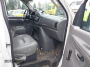 ✅ 2003 Ford Econoline Cargo • VIN: 1FTNE24L63HB74653 • Lot: 43800796. Wystawiony na IAAI z przebiegiem 273 959 mil. Bezpłatny archiwum sprzedaży aukcyjnych z USA i szczegółowy raport historii pojazdu na DreamBid. Zdjęcie 5.