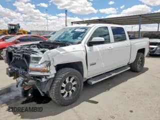 2018 Chevrolet Silverado 1500 LT z VIN 3GCPCREH2JG371750, wystawiony jako Copart lot #62930305 z przebiegiem 59 179 mil mil oraz Szkoda całkowita • Salvage title. Historia ofert i sprzedaży dostępna na DreamBid. Obrazek 1.