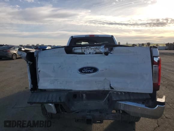 ✅ 2017 Ford F-350 XL • VIN: 1FTRF3B67HEE64927 • Lot: 46068765. Listed on Copart with 174,296 mi. Free auction sales archive from the USA and detailed vehicle history report at DreamBid. Image 10.