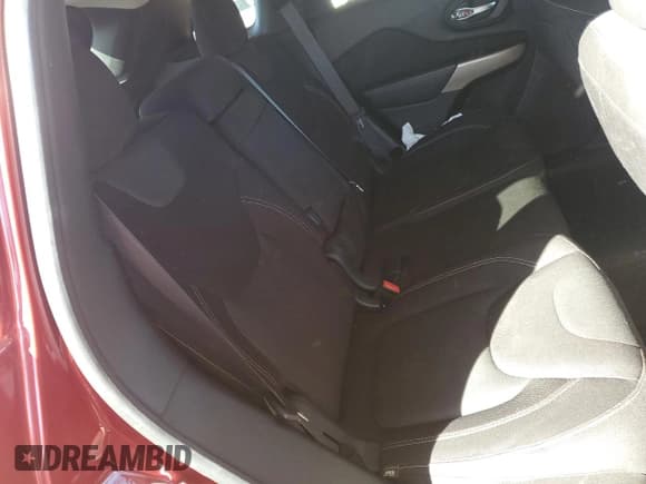 ✅ 2017 Jeep Cherokee Latitude • VIN: 1C4PJLCB7HW586635 • Lot: 87436465. Wystawiony na Copart z przebiegiem 111 862 mil. Bezpłatny archiwum sprzedaży aukcyjnych z USA i szczegółowy raport historii pojazdu na DreamBid. Zdjęcie 11.