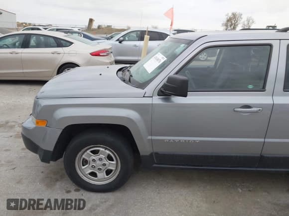 ✅ 2017 Jeep Patriot Sport • VIN: 1C4NJPBA3HD116444 • Lot: 43618076. Listed on IAAI with 127,215 mi. Free auction sales archive from the USA and detailed vehicle history report at DreamBid. Image 17.
