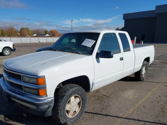 ✅ 1996 Chevrolet Silverado 1500 • VIN: 1GCEK19R2TE124012 • Лот: 43719215. Опубликован ранее на IAAI с пробегом 224 893 миль. Бесплатный доступ к архиву аукционных продаж из США и подробный отчёт об истории автомобиля на DreamBid. Изображение 2.