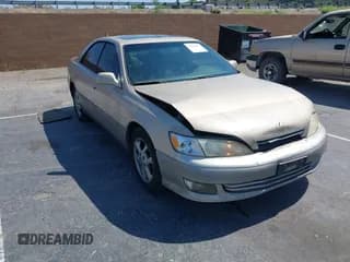 ✅ 2001 Lexus ES 300 • VIN: JT8BF28GX10330880 • Lot: 42466119. Wystawiony na IAAI z przebiegiem 209 769 mil. Bezpłatny archiwum sprzedaży aukcyjnych z USA i szczegółowy raport historii pojazdu na DreamBid. Zdjęcie 1.