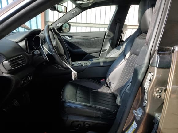 ✅ 2020 Maserati Levante S • VIN: ZN661YUS0LX346237 • Lot: 69684282. Wystawiony na Copart z przebiegiem 19 949 mil. Bezpłatny archiwum sprzedaży aukcyjnych z USA i szczegółowy raport historii pojazdu na DreamBid. Zdjęcie 7.