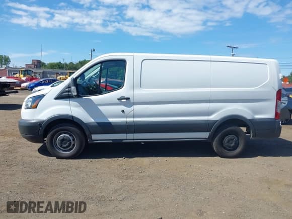 ✅ 2017 Ford Transit • VIN: 1FTBW1YM3HKB33257 • Lot: 43027211. Wystawiony na IAAI z przebiegiem 115 486 mil. Bezpłatny archiwum sprzedaży aukcyjnych z USA i szczegółowy raport historii pojazdu na DreamBid. Zdjęcie 14.