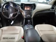 ✅ 2017 Hyundai Santa Fe 2.4L • VIN: 5XYZUDLB1HG482385 • Lot: 50119073. Wystawiony na Copart z przebiegiem 51 918 mil. Bezpłatny archiwum sprzedaży aukcyjnych z USA i szczegółowy raport historii pojazdu na DreamBid. Zdjęcie 8.