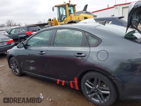 ✅ 2020 Kia Forte GT-Line • VIN: 3KPF34AD7LE137426 • Lot: 43793757. Wystawiony na IAAI z przebiegiem 45 840 mil. Bezpłatny archiwum sprzedaży aukcyjnych z USA i szczegółowy raport historii pojazdu na DreamBid. Zdjęcie 15.