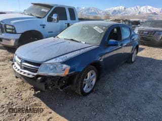 ✅ 2013 Dodge Avenger SXT • VIN: 1C3CDZCB0DN576395 • Лот: 42638865. Опубликован ранее на Copart с пробегом 100 632 миль. Бесплатный доступ к архиву аукционных продаж из США и подробный отчёт об истории автомобиля на DreamBid. Изображение 1.