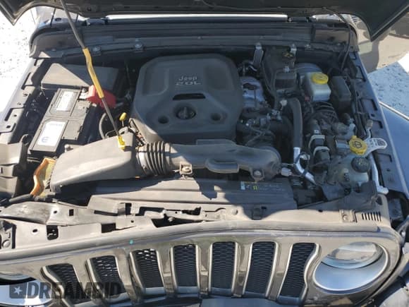 ✅ 2018 Jeep Wrangler Unlimited Sahara • VIN: 1C4HJXEN5JW302217 • Lot: 84819885. Wystawiony na Copart z przebiegiem 106 687 mil. Bezpłatny archiwum sprzedaży aukcyjnych z USA i szczegółowy raport historii pojazdu na DreamBid. Zdjęcie 12.