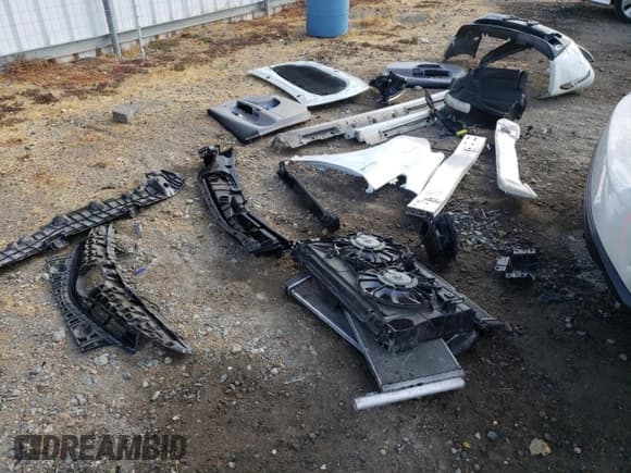 ✅ 2017 Toyota Prius Two • VIN: JTDZN3EU9HJ064470 • Лот: 82136945. Опубликован ранее на Copart с пробегом 114 108 миль. Бесплатный доступ к архиву аукционных продаж из США и подробный отчёт об истории автомобиля на DreamBid. Изображение 12.