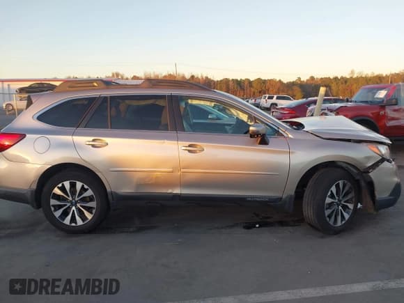 ✅ 2016 Subaru Outback Limited • VIN: 4S4BSENC7G3360101 • Lot: 43722557. Wystawiony na IAAI z przebiegiem 214 983 mil. Bezpłatny archiwum sprzedaży aukcyjnych z USA i szczegółowy raport historii pojazdu na DreamBid. Zdjęcie 13.