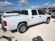 2006 Dodge Dakota SLT z VIN 1D7HE48NX6S636343, wystawiony jako Copart lot #77351904 z przebiegiem Nie podano mil oraz Szkoda całkowita • Salvage title. Historia ofert i sprzedaży dostępna na DreamBid. Obrazek 3.