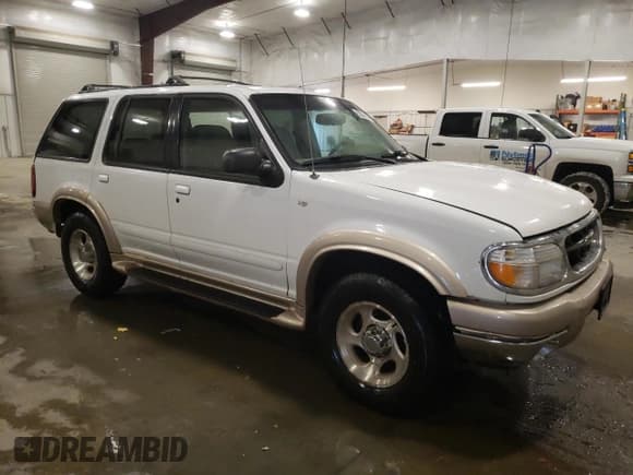 ✅ 2000 Ford Explorer Eddie Bauer • VIN: 1FMDU84P0YZC67167 • Лот: 85806684. Опубликован ранее на Copart с пробегом 156 411 миль. Бесплатный доступ к архиву аукционных продаж из США и подробный отчёт об истории автомобиля на DreamBid. Изображение 4.