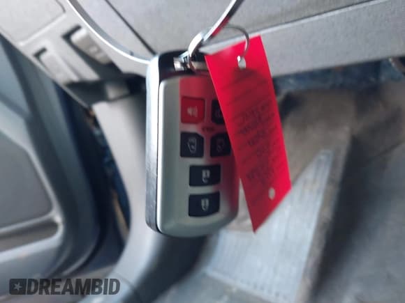 ✅ 2015 Toyota Sienna XLE • VIN: 5TDDK3DCXFS120394 • Lot: 43794858. Listed on IAAI with 164,847 mi. Free auction sales archive from the USA and detailed vehicle history report at DreamBid. Image 11.