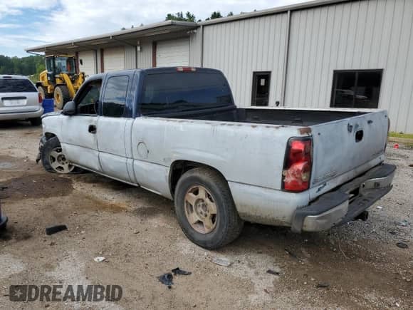2005 Chevrolet Silverado 1500 LS z VIN 2GCEC19V551178113, wystawiony jako Copart lot #69581774 z przebiegiem 247 635 mil mil oraz Szkoda całkowita • Salvage title. Historia ofert i sprzedaży dostępna na DreamBid. Obrazek 2.