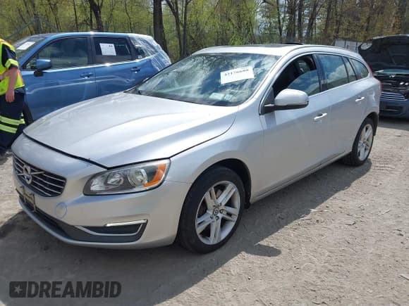 ✅ 2015 Volvo V60 T5 Premier • VIN: YV1612SB2F1188454 • Лот: 42176688. Опубликован ранее на IAAI с пробегом 114 523 миль. Бесплатный доступ к архиву аукционных продаж из США и подробный отчёт об истории автомобиля на DreamBid. Изображение 17.