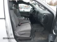 ✅ 2019 Chevrolet Silverado 1500 Work Truck • VIN: 2GCRCNEC8K1201795 • Lot: 43658639. Wystawiony na IAAI z przebiegiem 184 885 mil. Bezpłatny archiwum sprzedaży aukcyjnych z USA i szczegółowy raport historii pojazdu na DreamBid. Zdjęcie 5.