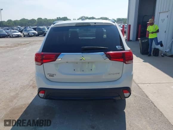2018 Mitsubishi Outlander ES z VIN JA4AZ3A36JZ044936, wystawiony jako IAAI lot #42794054 z przebiegiem 55 162 mil mil oraz . Historia ofert i sprzedaży dostępna na DreamBid. Obrazek 17.