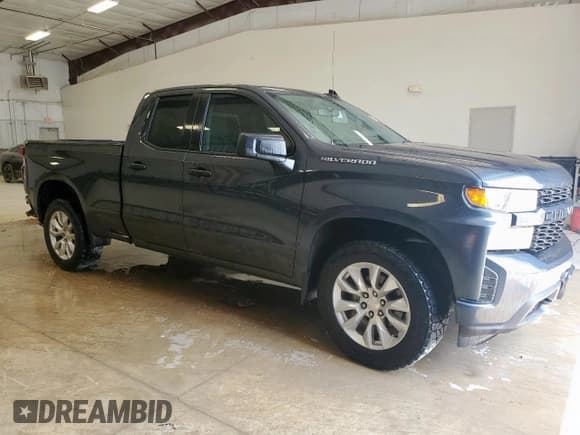 ✅ 2020 Chevrolet Silverado 1500 Custom • VIN: 1GCRWBEK2LZ218582 • Lot: 59397295. Wystawiony na Copart z przebiegiem 107 532 mil. Bezpłatny archiwum sprzedaży aukcyjnych z USA i szczegółowy raport historii pojazdu na DreamBid. Zdjęcie 4.