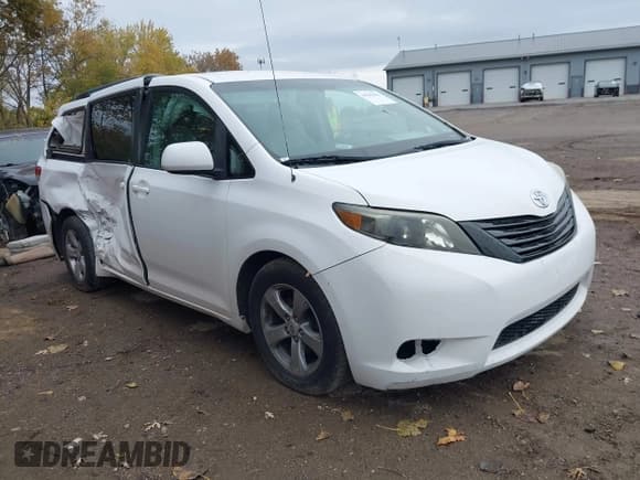 ✅ 2011 Toyota Sienna LE • VIN: 5TDKK3DC5BS030636 • Lot: 43583642. Listed on IAAI with 298,947 mi. Free auction sales archive from the USA and detailed vehicle history report at DreamBid. Image 1.