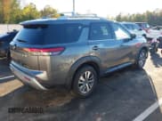 ✅ 2023 Nissan Pathfinder SL • VIN: 5N1DR3CCXPC217851 • Lot: 43588865. Wystawiony na IAAI z przebiegiem 23 630 mil. Bezpłatny archiwum sprzedaży aukcyjnych z USA i szczegółowy raport historii pojazdu na DreamBid. Zdjęcie 4.