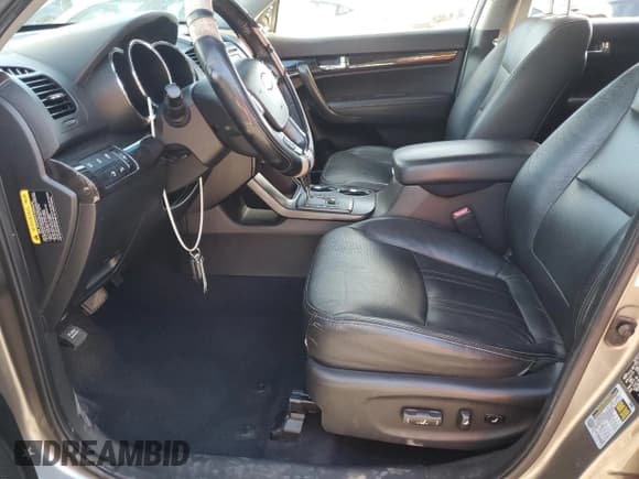 ✅ 2013 Kia Sorento EX • VIN: 5XYKU4A20DG324442 • Lot: 86854675. Listed on Copart with 151,596 mi. Free auction sales archive from the USA and detailed vehicle history report at DreamBid. Image 7.