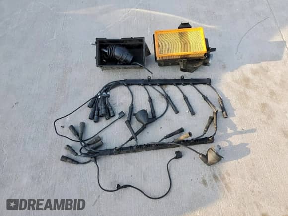 1991 BMW 3 Series z VIN WBABB2316MEC25177, wystawiony jako Copart lot #57317225 z przebiegiem 220 252 mil mil oraz Czysty tytuł • Clean title. Historia ofert i sprzedaży dostępna na DreamBid. Obrazek 12.