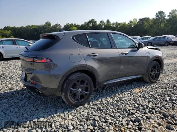 2024 Dodge Hornet R/T Plus z VIN ZACPDFDW6R3A22958, wystawiony jako Copart lot #62341475 z przebiegiem 4 585 mil mil oraz Szkoda całkowita • Salvage title. Historia ofert i sprzedaży dostępna na DreamBid. Obrazek 3.