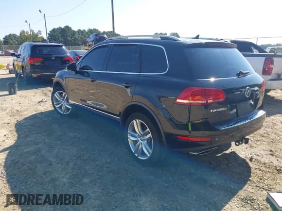 ✅ 2014 Volkswagen Touareg Exec • VIN: WVGEP9BP6ED010186 • Lot: 43203802. Wystawiony na IAAI z przebiegiem Nie podano. Bezpłatny archiwum sprzedaży aukcyjnych z USA i szczegółowy raport historii pojazdu na DreamBid. Zdjęcie 3.