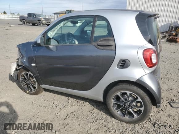 ✅ 2016 Smart fortwo Passion • VIN: WMEFJ5DA1GK064460 • Lot: 71034744. Wystawiony na Copart z przebiegiem 23 797 mil. Bezpłatny archiwum sprzedaży aukcyjnych z USA i szczegółowy raport historii pojazdu na DreamBid. Zdjęcie 2.