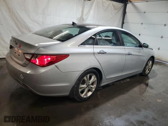 ✅ 2012 Hyundai Sonata SE • VIN: 5NPEC4AC6CH463748 • Lot: 90227615. Listed on Copart with 154,888 mi. Free auction sales archive from the USA and detailed vehicle history report at DreamBid. Image 3.