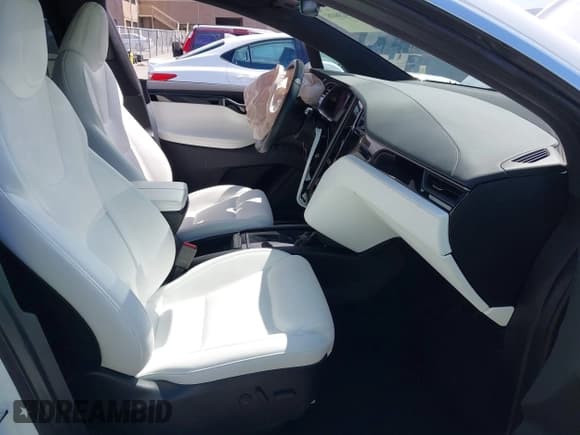 ✅ 2021 Tesla Model X Long Range Plus • VIN: 5YJXCDE27MF322200 • Lot: 42360282. Listed on IAAI with 37,072 mi. Free auction sales archive from the USA and detailed vehicle history report at DreamBid. Image 5.