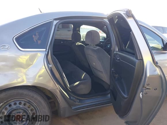 ✅ 2007 Chevrolet Impala LS • VIN: 2G1WB58K979124039 • Lot: 43483799. Listed on IAAI with 210,578 mi. Free auction sales archive from the USA and detailed vehicle history report at DreamBid. Image 8.