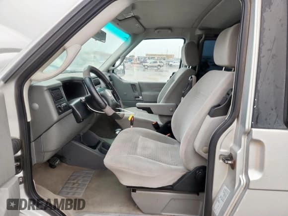 ✅ 2002 Volkswagen EuroVan GLS • VIN: WV2KB47042H008513 • Lot: 83827755. Listed on Copart with 218,272 mi. Free auction sales archive from the USA and detailed vehicle history report at DreamBid. Image 7.