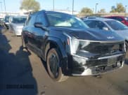 ✅ 2024 Kia EV9 Land • VIN: KNDADFS51R6038352 • Lot: 43322233. Wystawiony na IAAI z przebiegiem 7 659 mil. Bezpłatny archiwum sprzedaży aukcyjnych z USA i szczegółowy raport historii pojazdu na DreamBid. Zdjęcie 1.