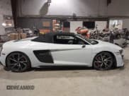 ✅ 2022 Audi R8 • VIN: WUACECFX1N7900184 • Lot: 41248110. Wystawiony na IAAI z przebiegiem 20 327 mil. Bezpłatny archiwum sprzedaży aukcyjnych z USA i szczegółowy raport historii pojazdu na DreamBid. Zdjęcie 13.