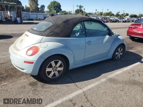 ✅ 2006 Volkswagen Beetle • VIN: 3VWRF31Y76M312427 • Lot: 71279795. Wystawiony na Copart z przebiegiem 111 098 mil. Bezpłatny archiwum sprzedaży aukcyjnych z USA i szczegółowy raport historii pojazdu na DreamBid. Zdjęcie 3.